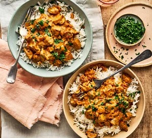 Serve these garlicky mushrooms in a rich tomato masala spiced with ground ginger, fennel seeds and cumin for an autumnal supper. Enjoy with rice or bread
